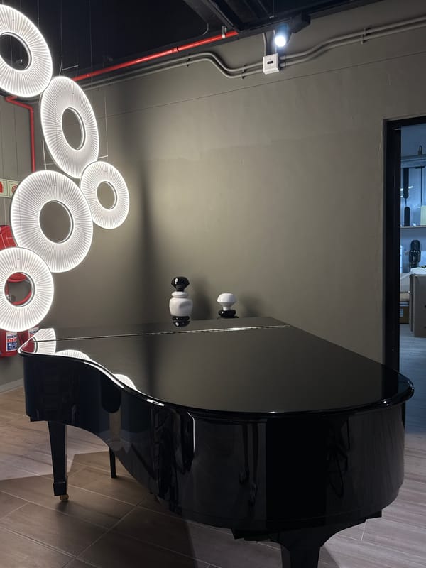 Ordinary Cape Town street life captured in five-minute window