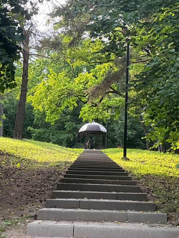 Witness documents afternoon scenes across Minsk parks and cityscape