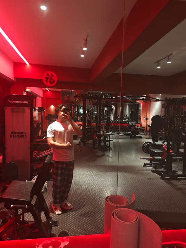 Gym workout session and street scenes documented in Chongqing