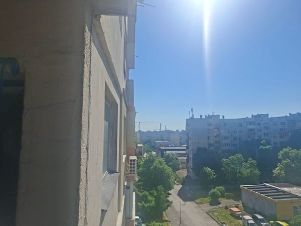 Morning cityscape views and Bulgarian music captured in 4-minute span