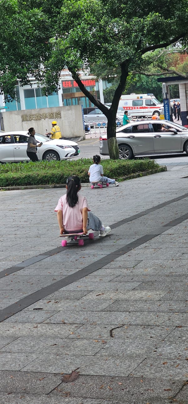 Morning pedestrian activity observed in Jiulongpo District sidewalks