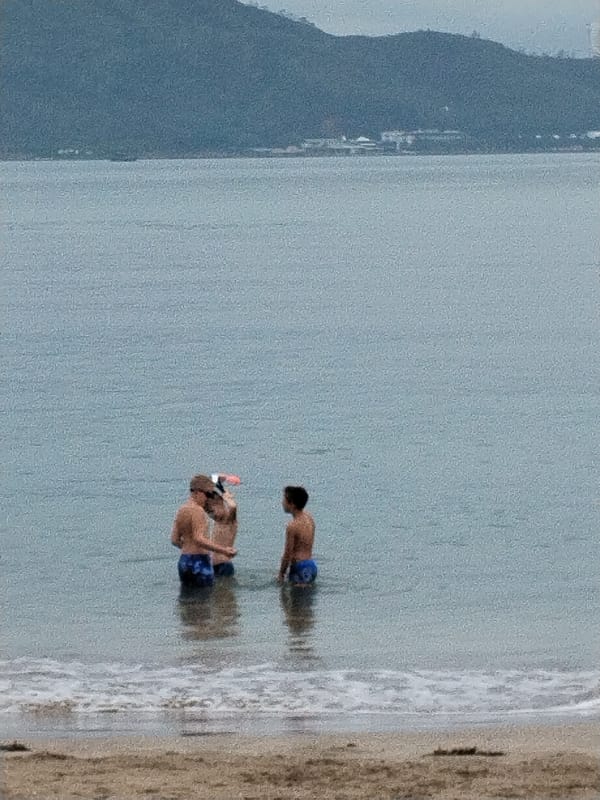 Overcast day scenes captured across Bac Nha Trang Ward, Vietnam