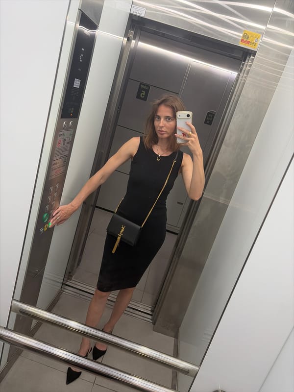 Tel Aviv evening: dressed up and out at a bar