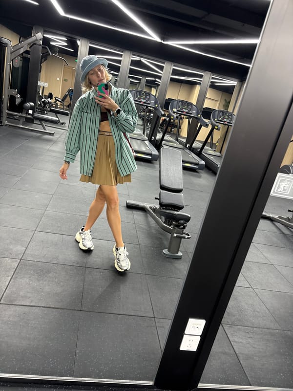 World Cup lounge vibes and gym selfies in Minhang, Shanghai