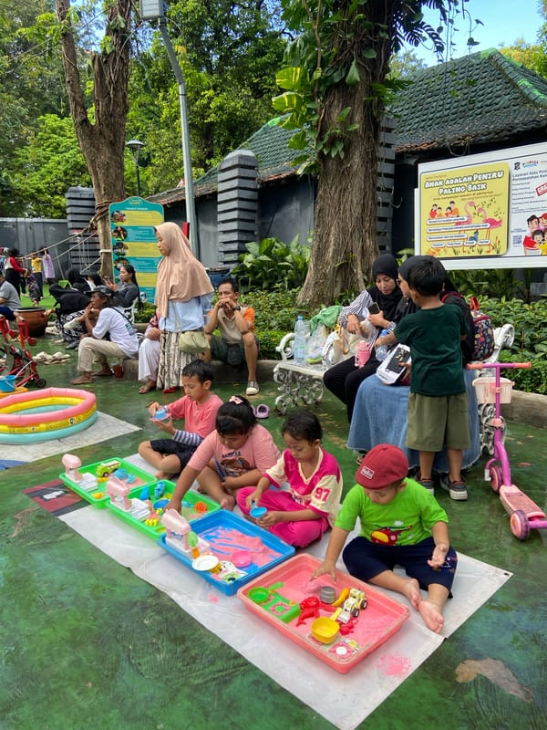 Families gather for early morning recreation at Surabaya park