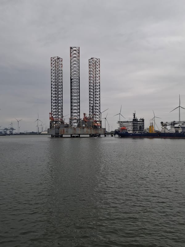 Industrial vessels and infrastructure observed at Eemshaven port