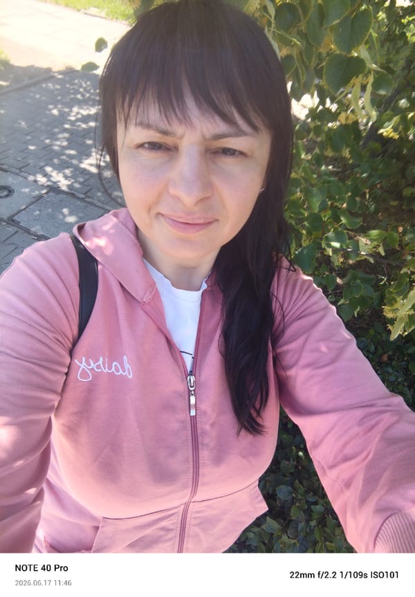 Morning stroll past blooming gardens and a Warsaw research center
