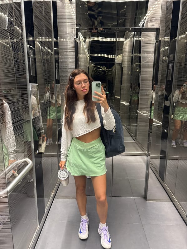 Elevator mirror selfie in Tel Aviv, summer outfit.