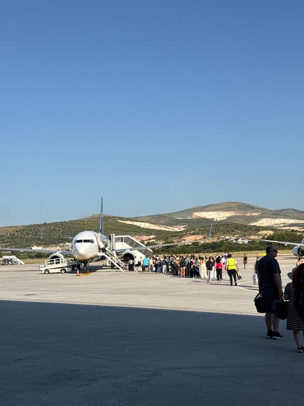 Morning departures at Split Airport, multiple airlines, full boarding sequence