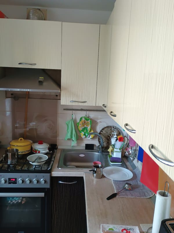 Domestic life documented in Zaporizhzhia apartment during morning hours