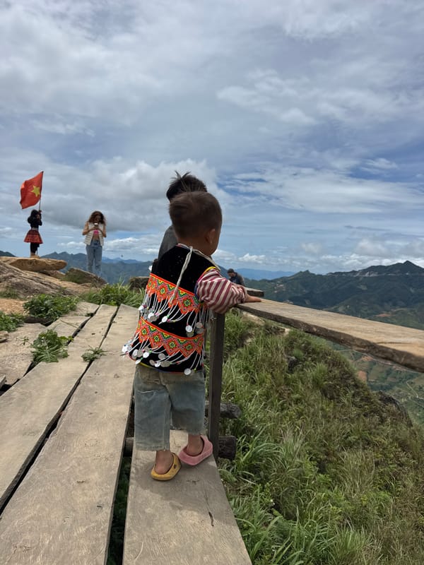 Early morning visitors gather at Ta Xua mountain viewpoint