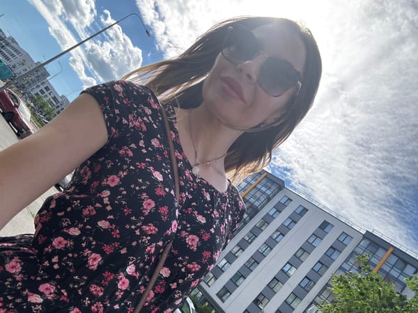 Afternoon stroll with a chihuahua through a Saint Petersburg neighborhood