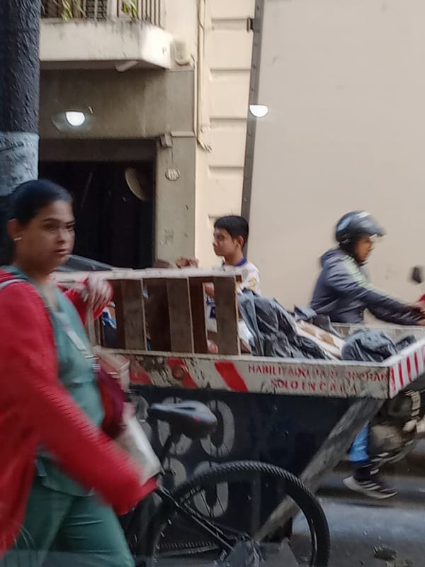 Ordinary moments captured across Buenos Aires Thursday evening