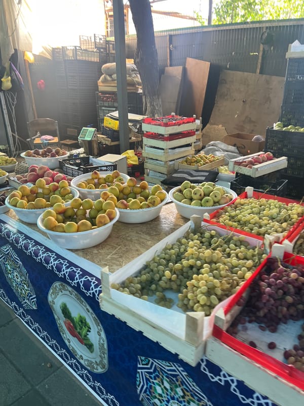 Tashkent street market and fast-food stop, summer morning