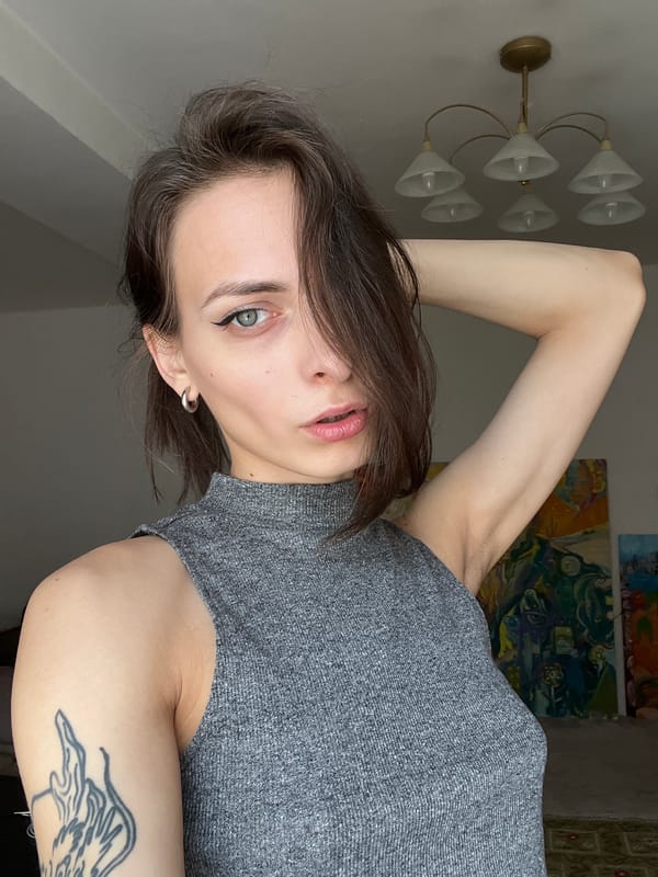 Woman photographed in multiple poses in Krasnoyarsk morning session