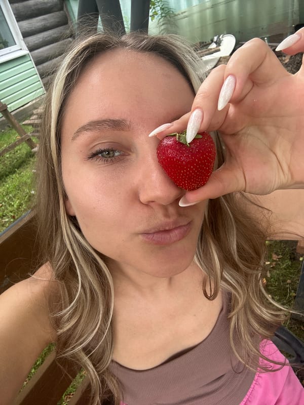 Strawberries, roses, and a bakery stop in Slantsy summer