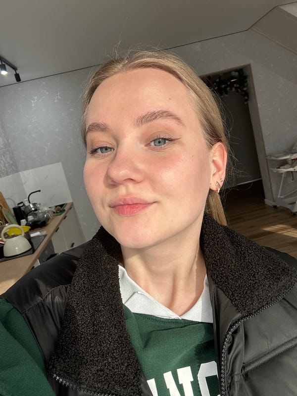 Casual selfies and cat photos captured in Chaikovsky apartment