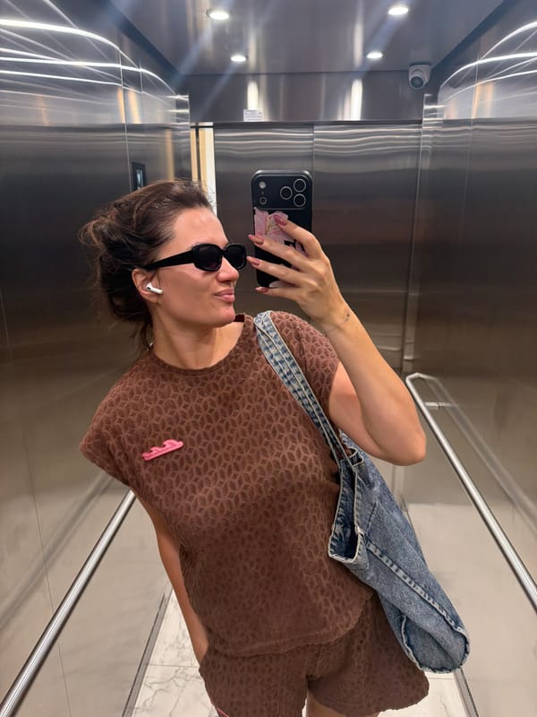 Elevator selfie and a sleeping cat in Belgrade