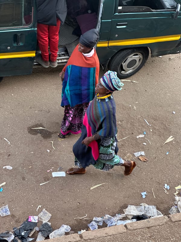 Morning hustle in a busy Bukuru street market
