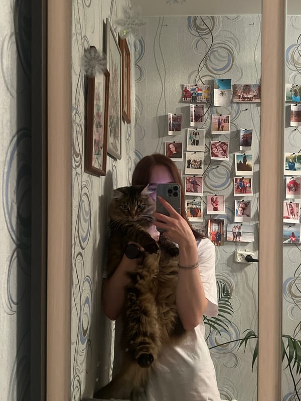Woman documents daily life through selfies at Chaikovsky home