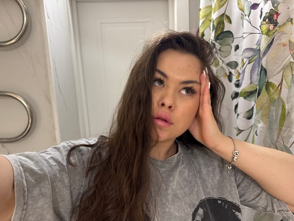 Woman takes bathroom selfies with pink phone in Murino