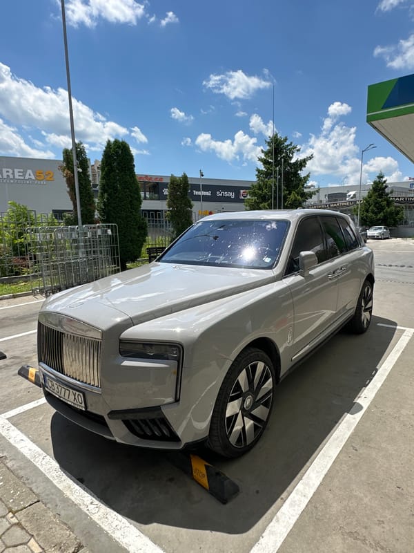 Rolls-Royce Cullinan spotted around Veliko Tarnovo gas stations and parking lots