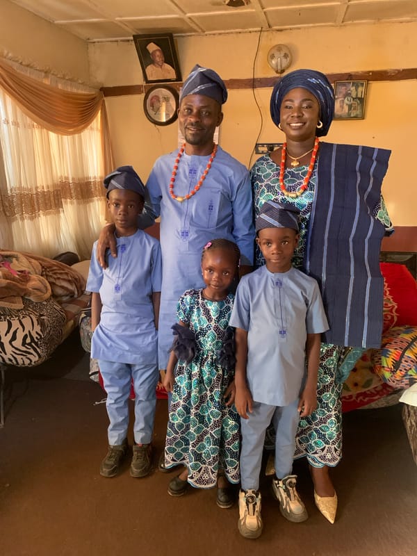 Nigerian family celebrates with traditional portraits in Rafin Bauna home