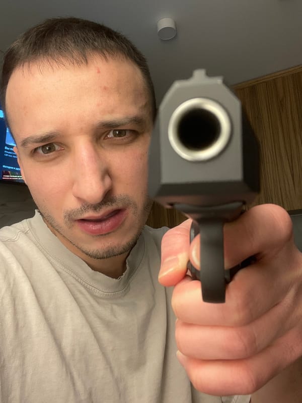 Man poses with weapon, drinks beer in Rostov apartment