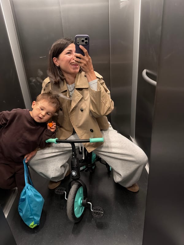 Mother and toddler captured in elevator selfies in Budva
