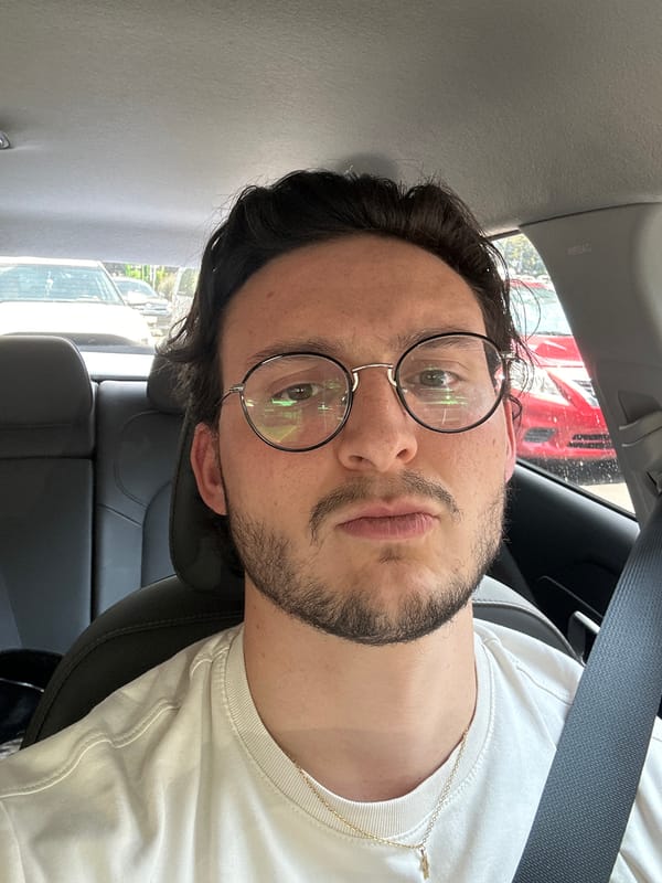 Man photographed in car selfie in Mexico City