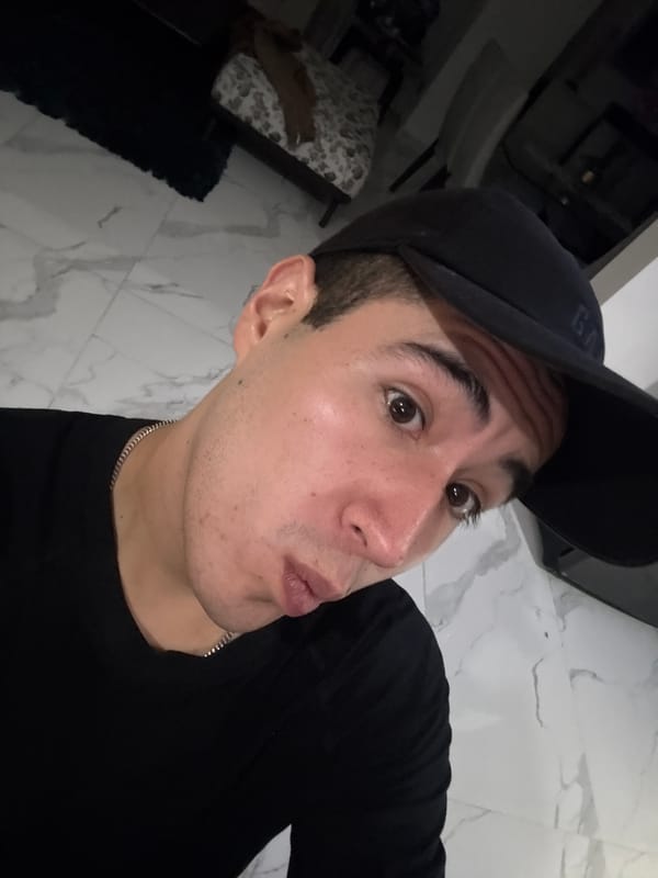 Man documents early morning smoothie and breakfast routine in Mexico