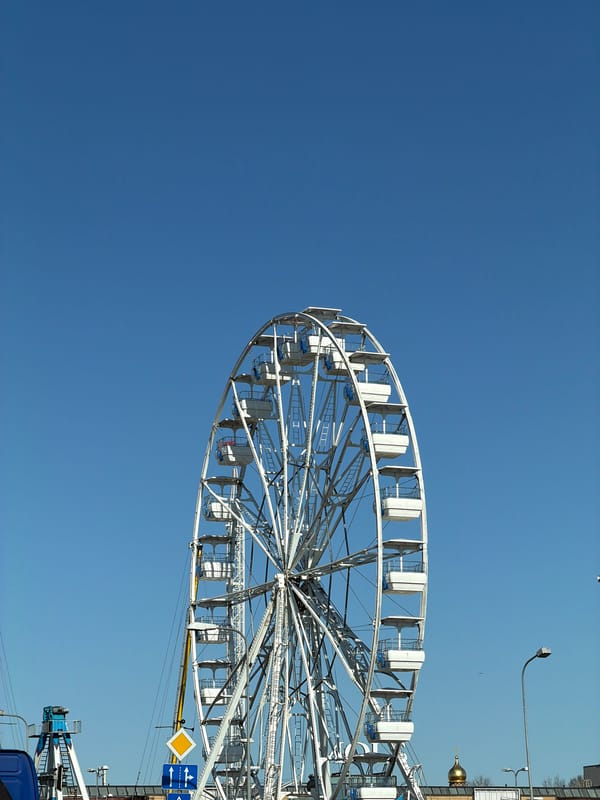 White Ferris wheel spotted under clear skies in Riga
