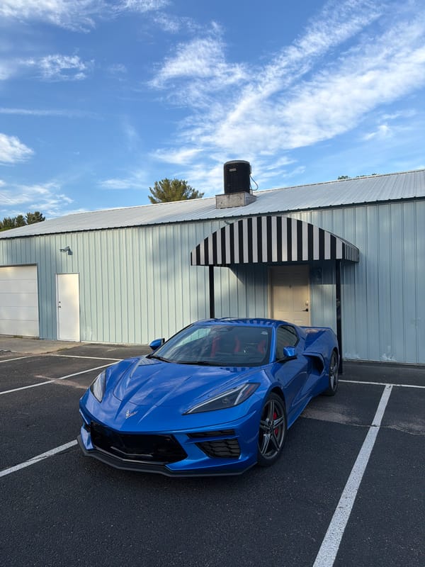 Blue Corvette spotted at Wisconsin Dells restaurant early morning