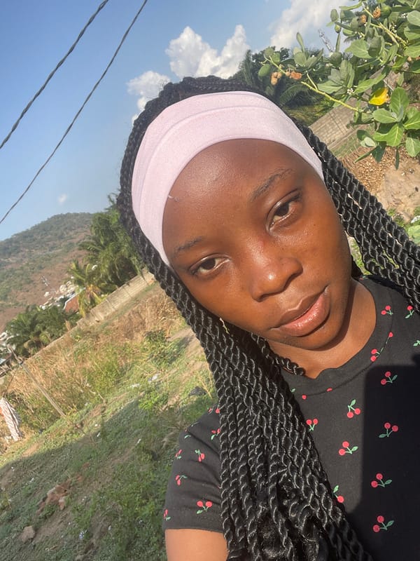 Woman photographed in sunny outdoor portraits in Lokoja, Nigeria