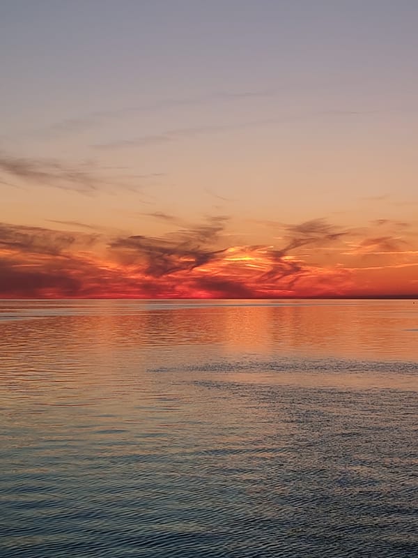 Sunset photographed over water in Bol'shie Mkhi, Russia