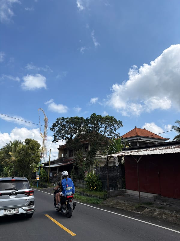 Everyday street life along a Tampaksiring road in Bali