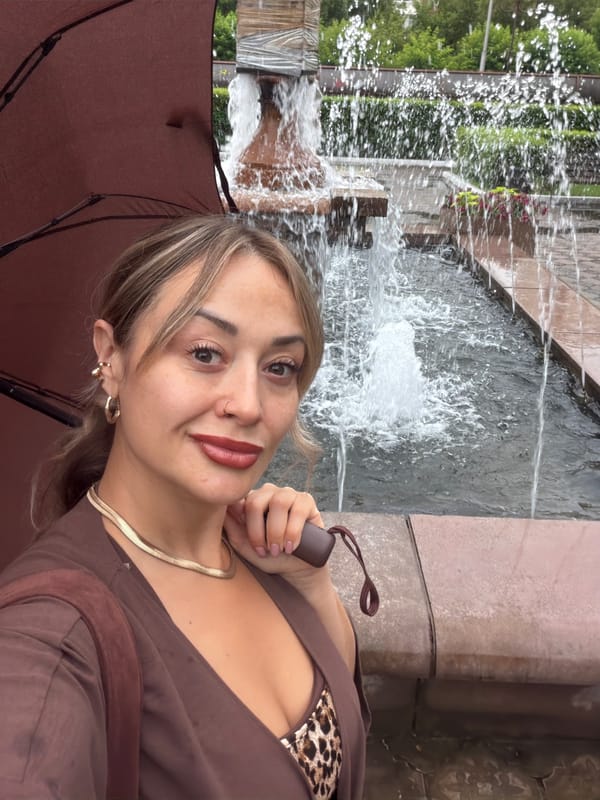 Quick sunny moments by a Krasnoyarsk fountain, pink umbrella in tow