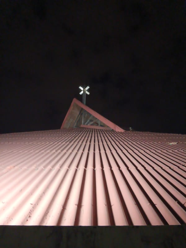 Late-night documentation of Guayaquil's mosaic art and commercial spaces