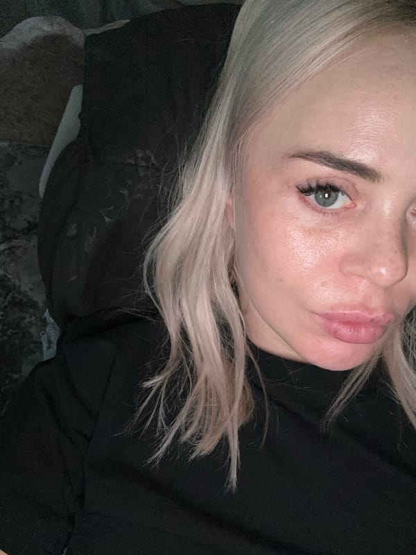 Woman documents afternoon through series of selfies