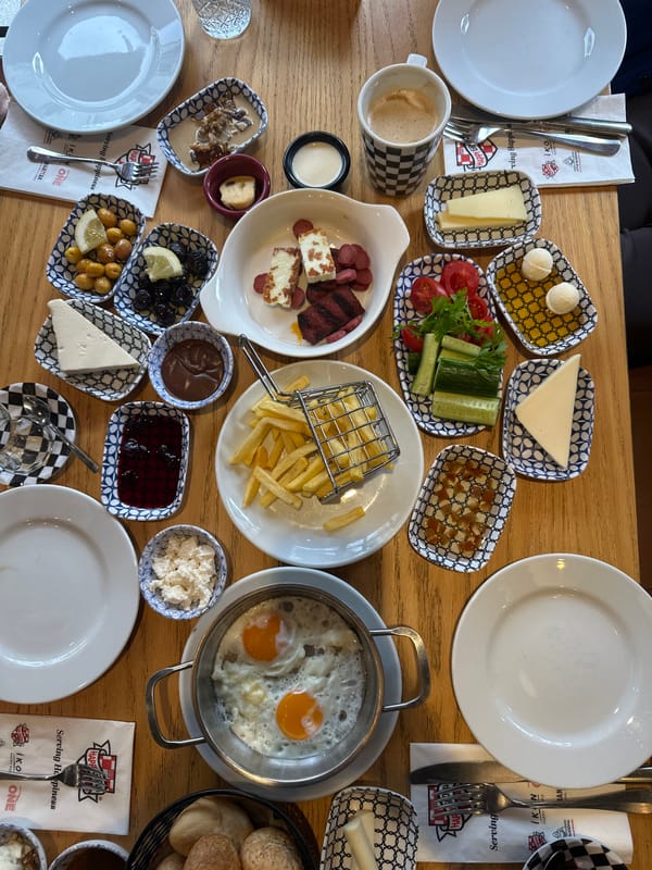 Morning breakfast spread captured at Esenyurt restaurant