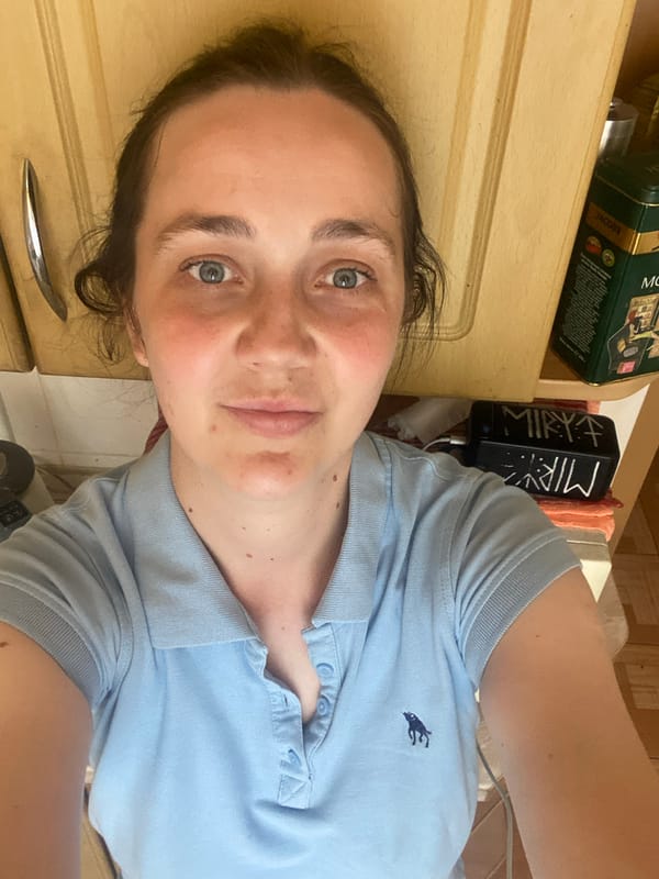 Relaxed home morning with a toddler and playful selfies