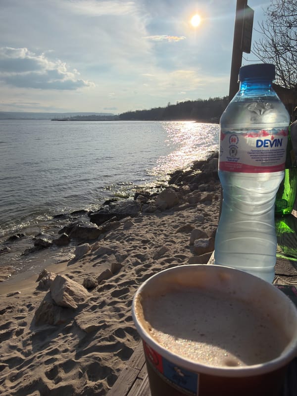 Afternoon beverage break captured along Varna's Black Sea waterfront