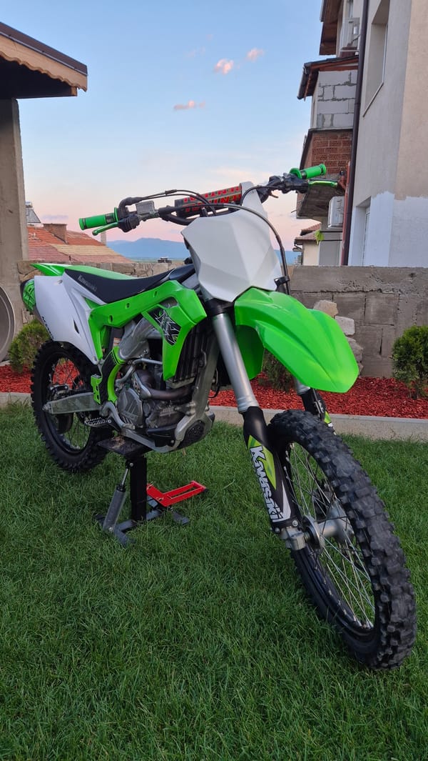 Dirt bike and smartwatch spotted in Sandanski yard