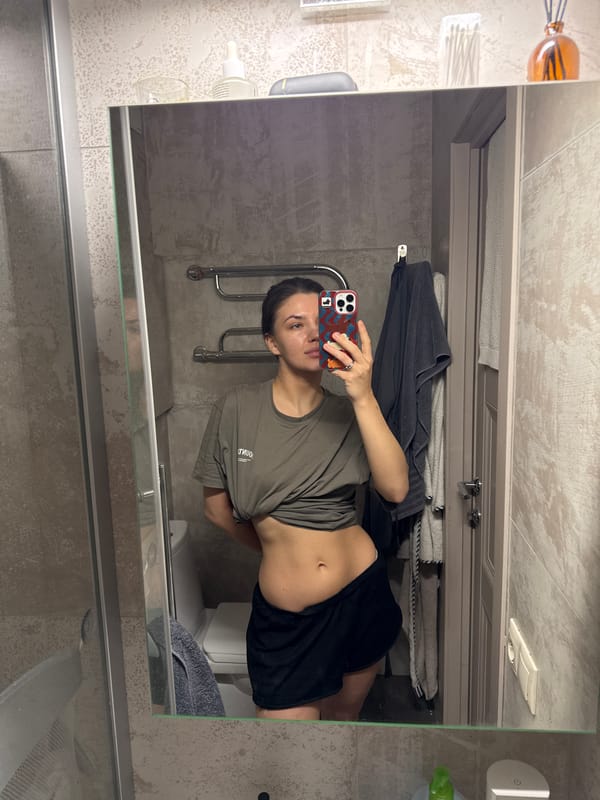 Woman documents early morning bathroom routine in Moscow