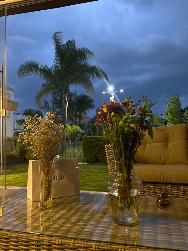 Late-night family gathering features games and socializing in Mexico