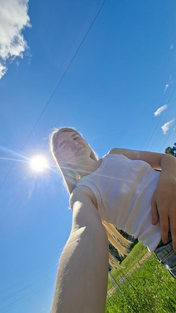 Sunny day photo session at a rural spot in Большой Букор