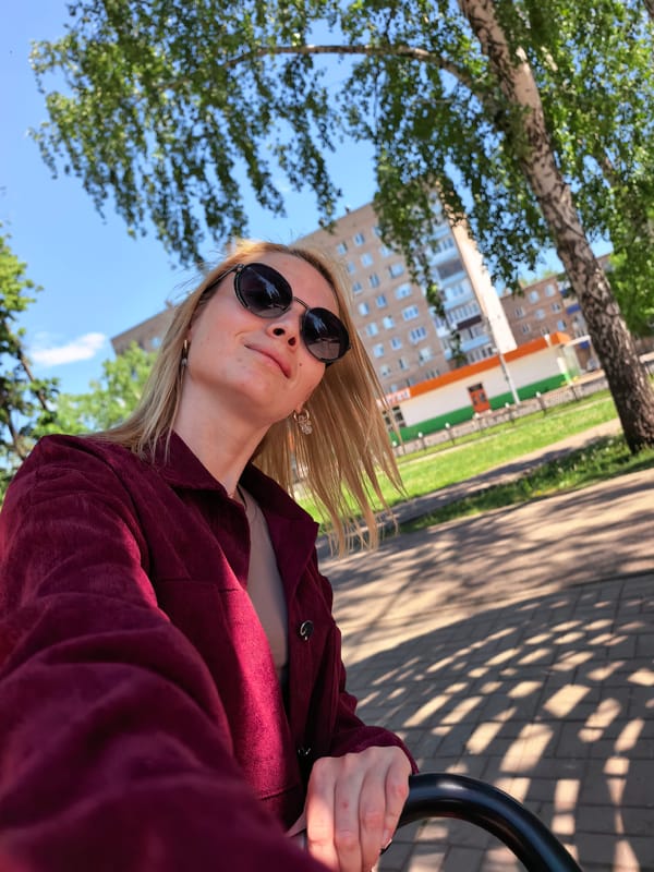 Woman documents morning stroll through Sterlitamak parks and attractions