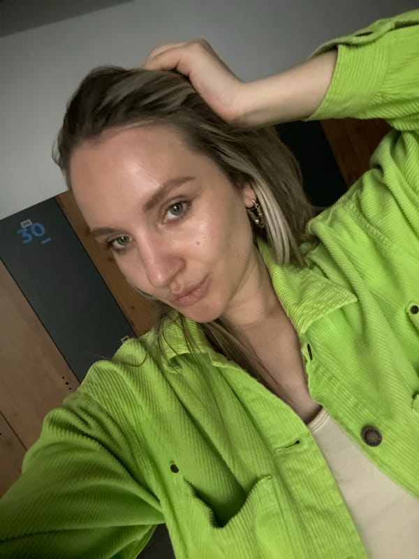 Woman takes selfies at tennis stadium bathroom in Turkey