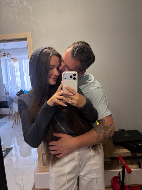 Apartment selfies in Odintsovo, seconds apart