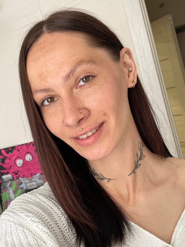 Woman with piercings, tattoos spotted in Pervomaysky, Russia